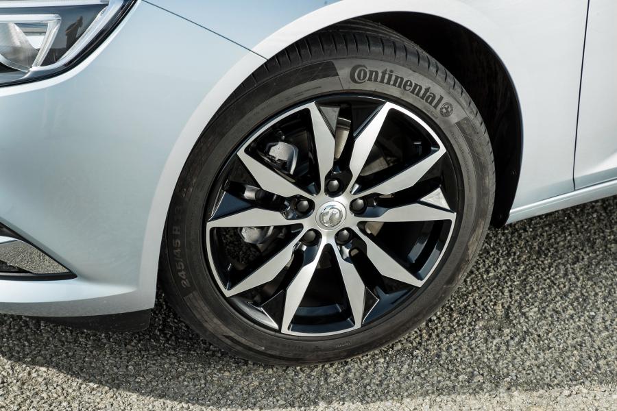 Колеса Vauxhall Insignia Grand Sport Turbo 2017 года  (фото 18 из 30)